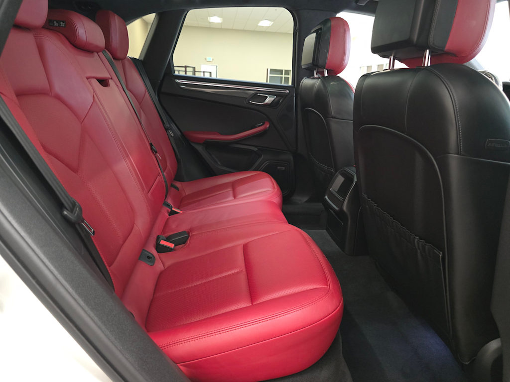 Thumbnail: 2015 Porsche Macan - 31