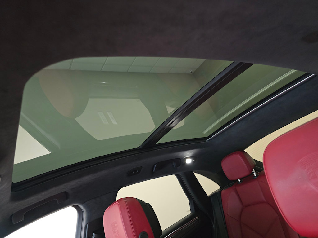 Thumbnail: 2015 Porsche Macan - 28