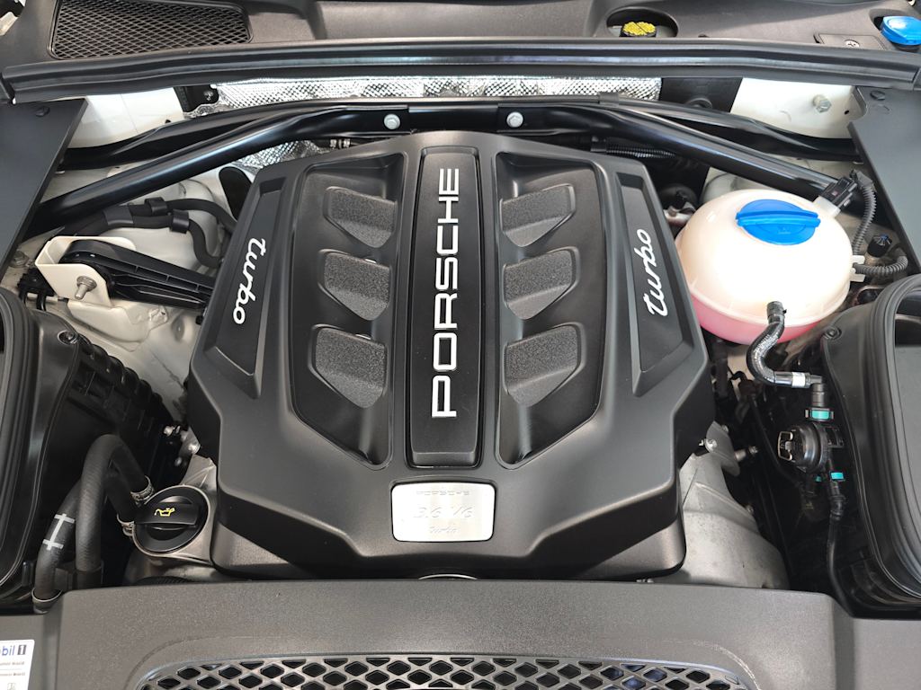 Thumbnail: 2015 Porsche Macan - 9