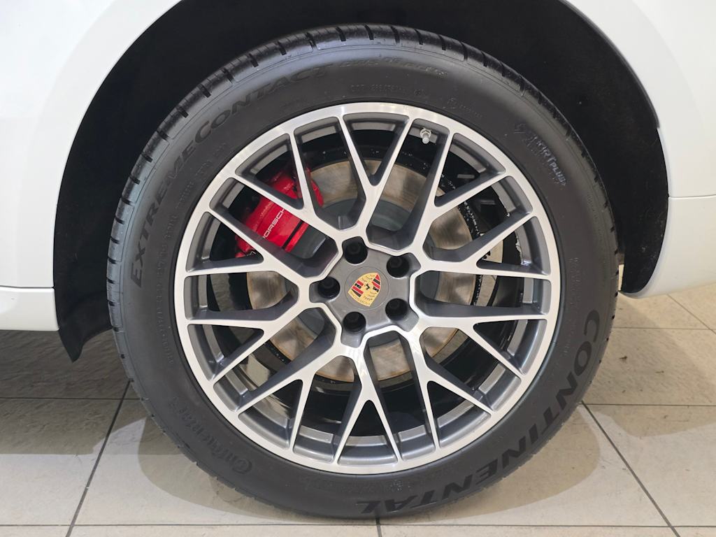 Thumbnail: 2015 Porsche Macan - 8