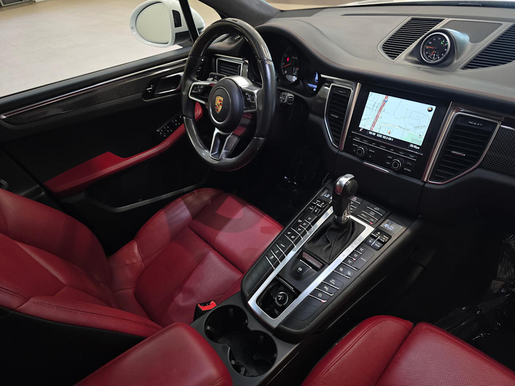 Thumbnail: 2015 Porsche Macan - 15