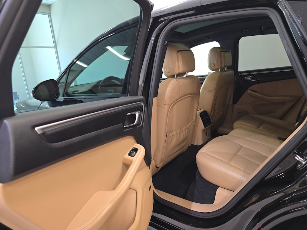 Thumbnail: 2017 Porsche Macan - 28