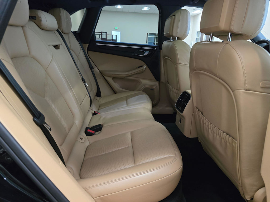 Thumbnail: 2017 Porsche Macan - 29