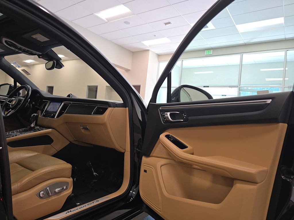 Thumbnail: 2017 Porsche Macan - 31
