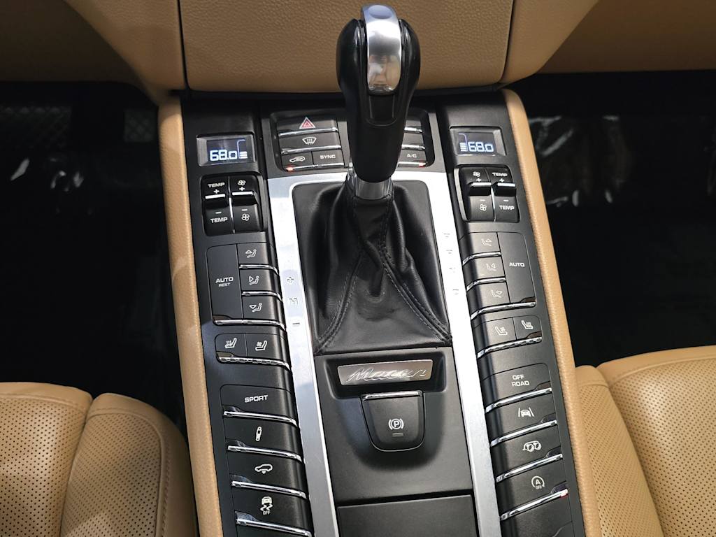 Thumbnail: 2017 Porsche Macan - 17