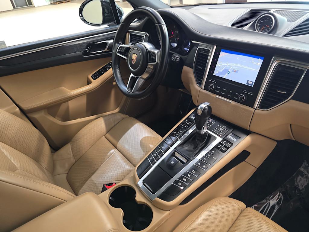 Thumbnail: 2017 Porsche Macan - 32