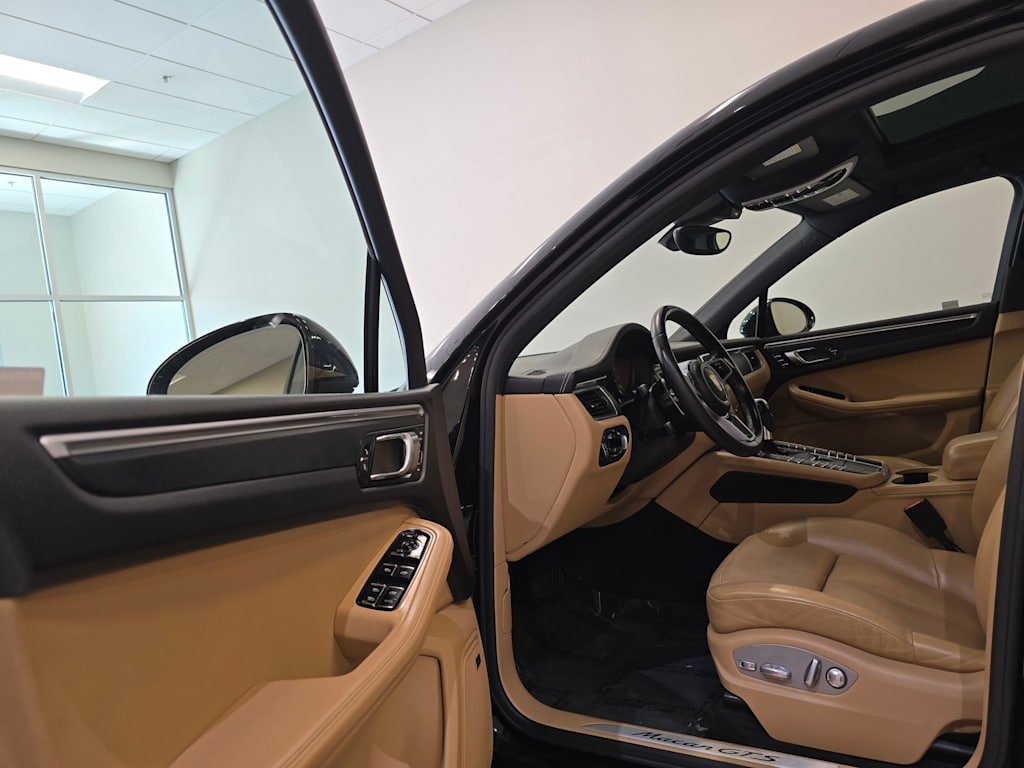 Thumbnail: 2017 Porsche Macan - 15