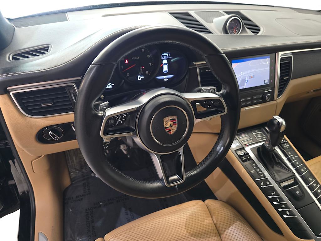Thumbnail: 2017 Porsche Macan - 2
