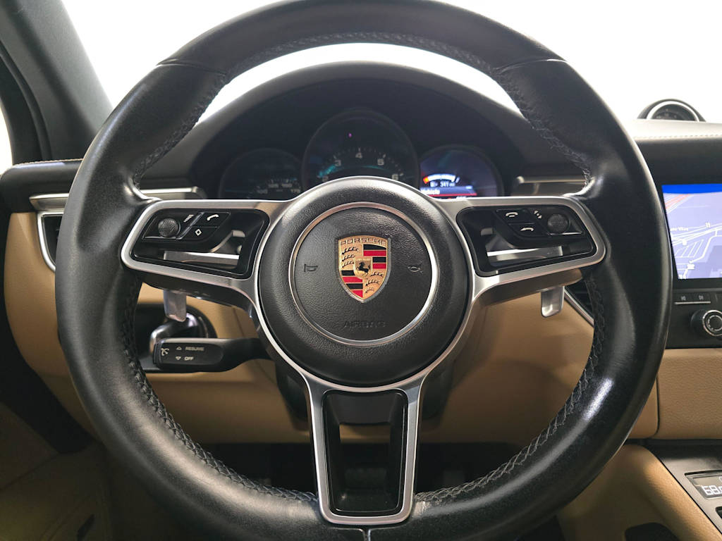 Thumbnail: 2017 Porsche Macan - 14
