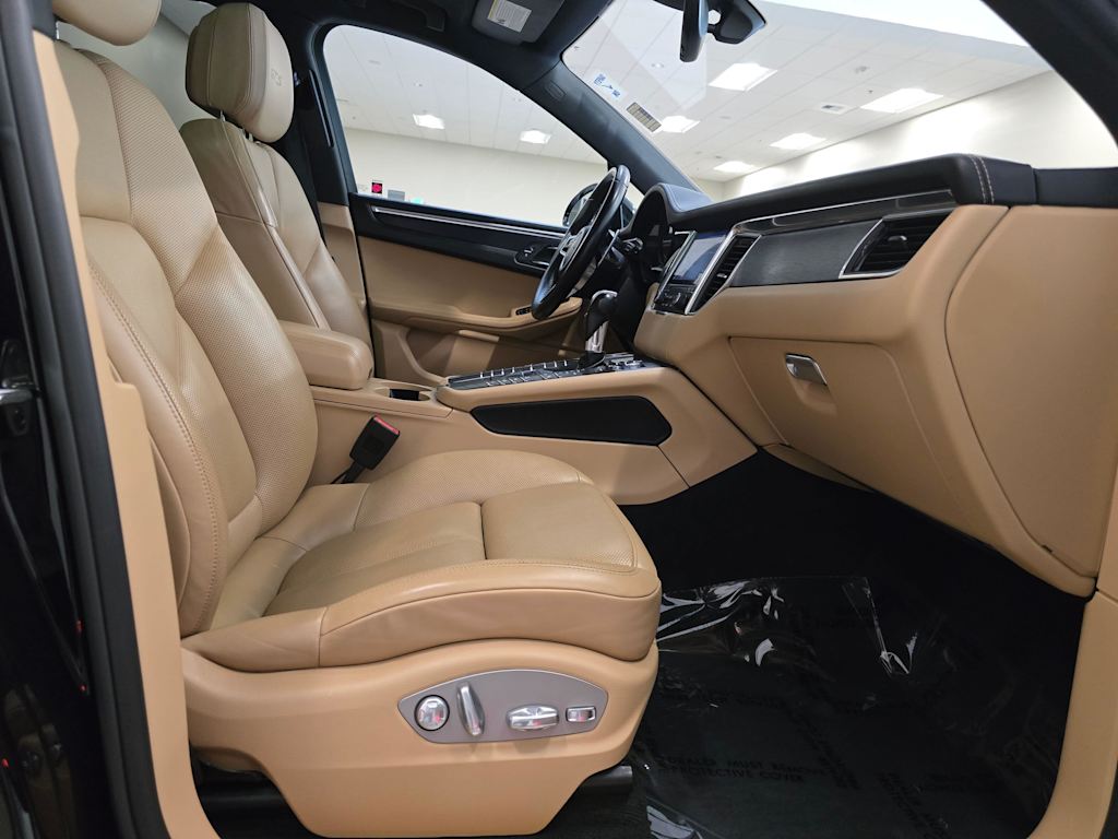 Thumbnail: 2017 Porsche Macan - 30