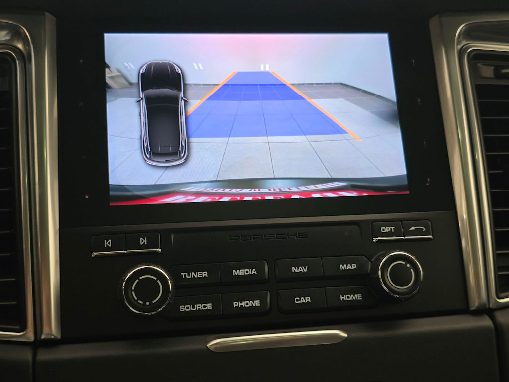Thumbnail: 2017 Porsche Macan - 15