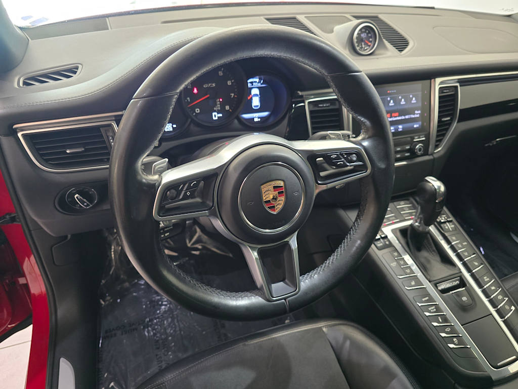 Thumbnail: 2017 Porsche Macan - 2