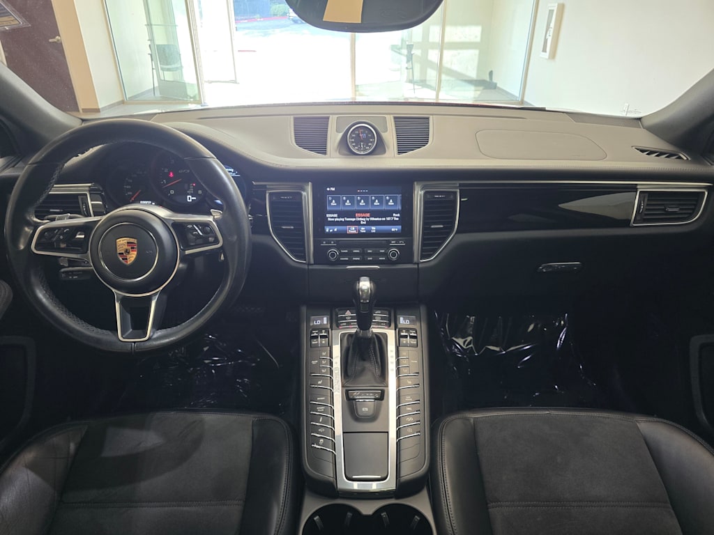 Thumbnail: 2017 Porsche Macan - 9