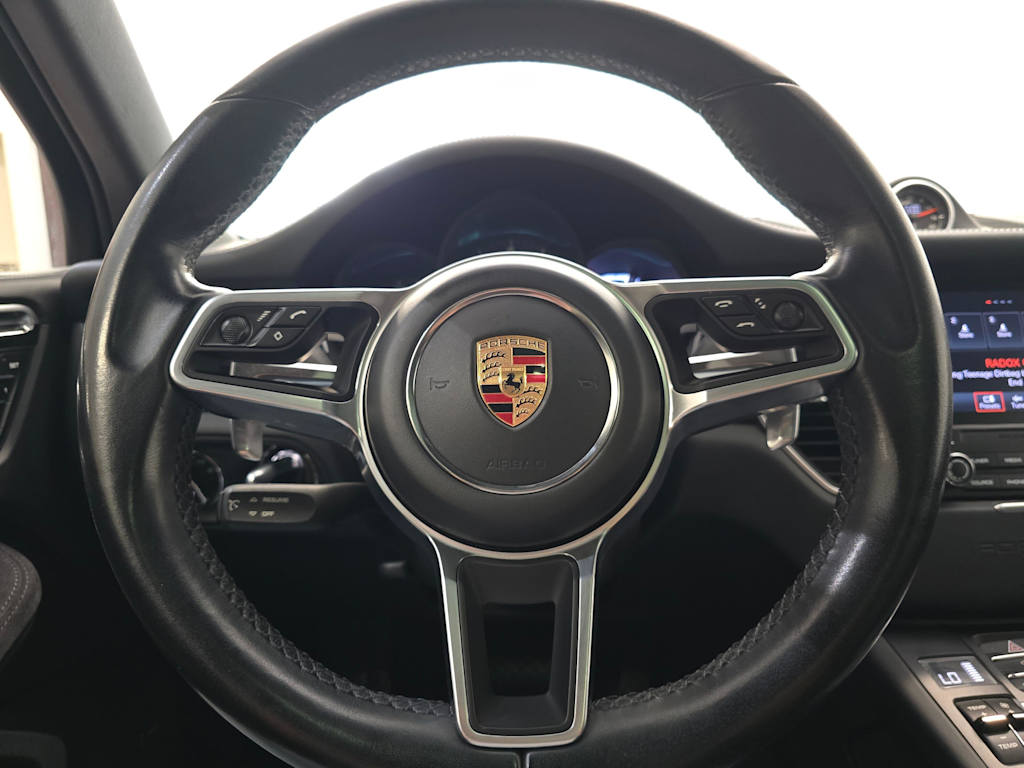 Thumbnail: 2017 Porsche Macan - 13