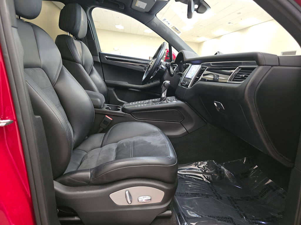 Thumbnail: 2017 Porsche Macan - 11