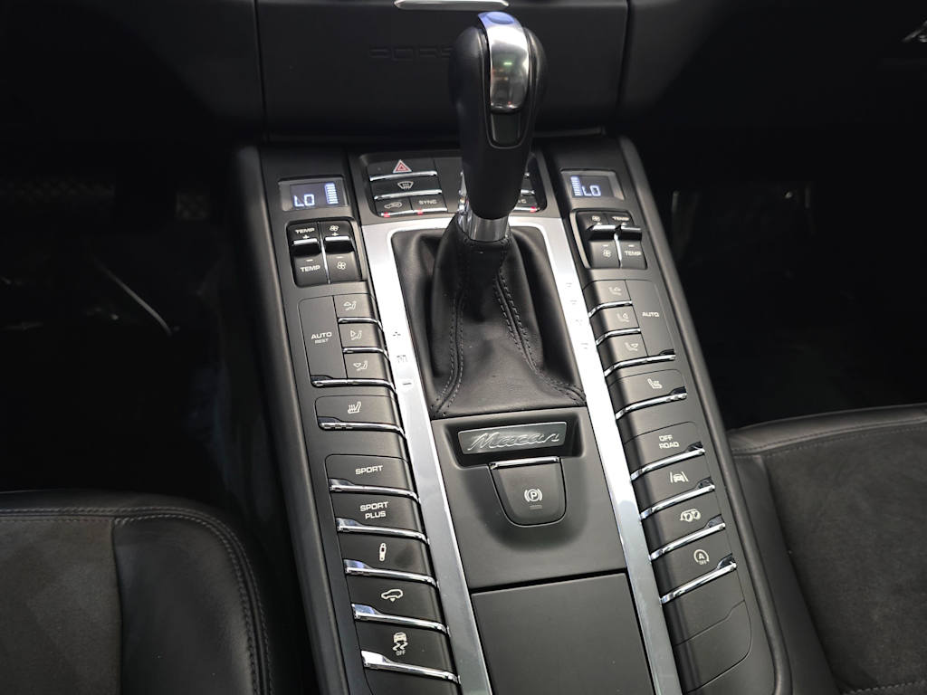 Thumbnail: 2017 Porsche Macan - 23