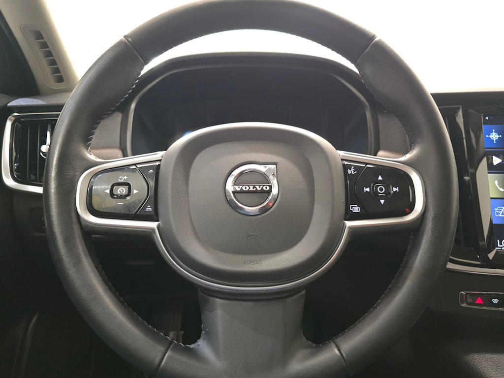 Thumbnail: 2019 Volvo V90 - 14