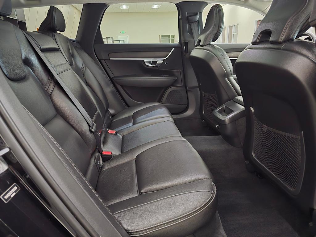 Thumbnail: 2019 Volvo V90 - 30