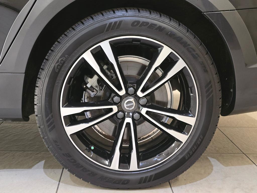 Thumbnail: 2019 Volvo V90 - 8