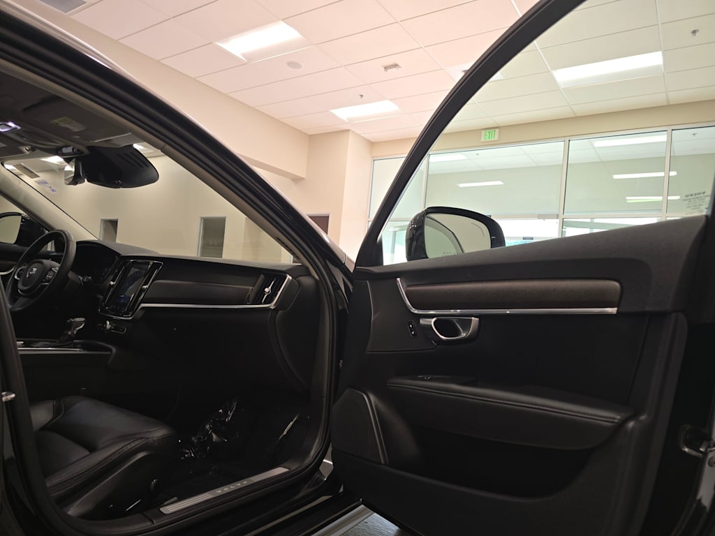 Thumbnail: 2019 Volvo V90 - 32