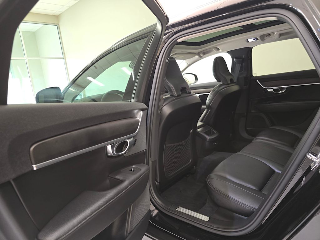 Thumbnail: 2019 Volvo V90 - 29