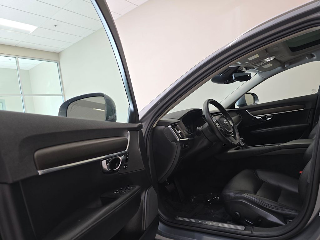 Thumbnail: 2020 Volvo V90 - 14