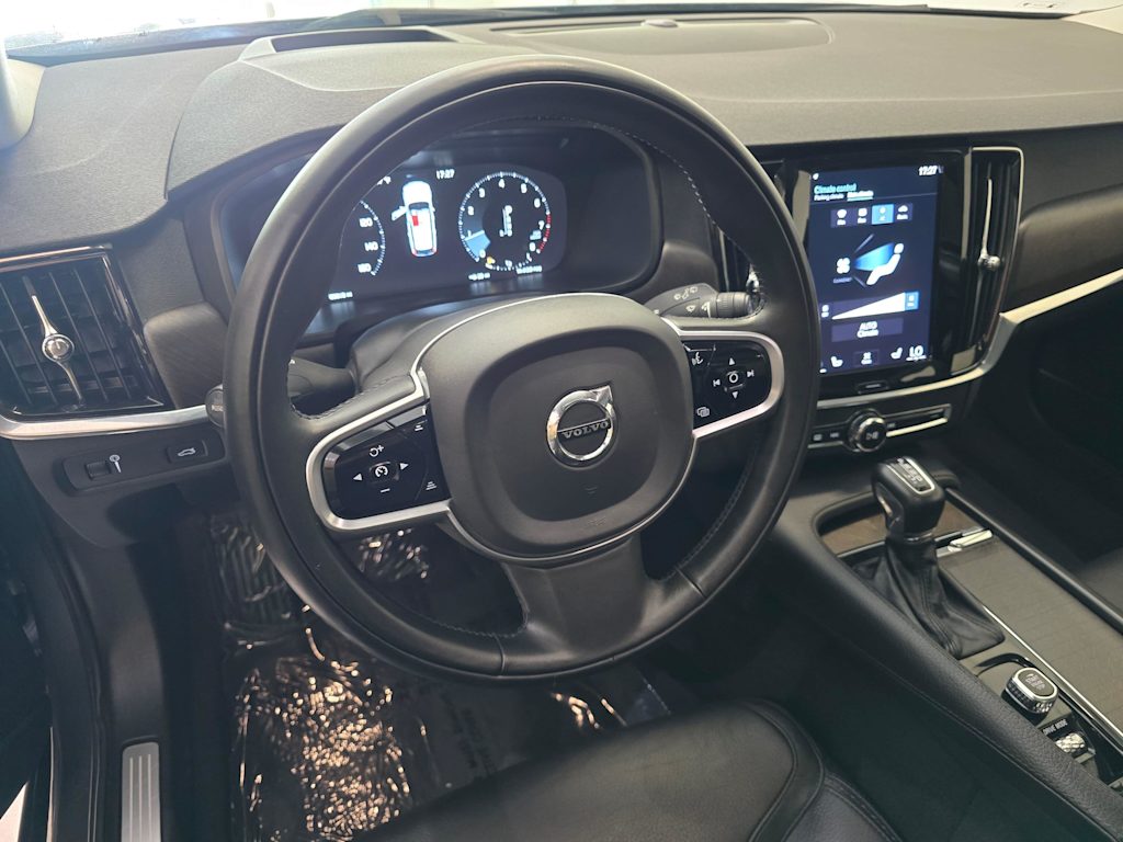 Thumbnail: 2020 Volvo V90 - 2