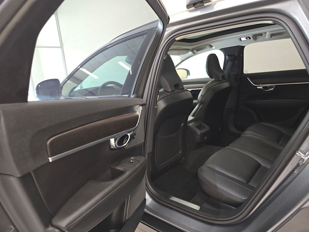 Thumbnail: 2020 Volvo V90 - 28