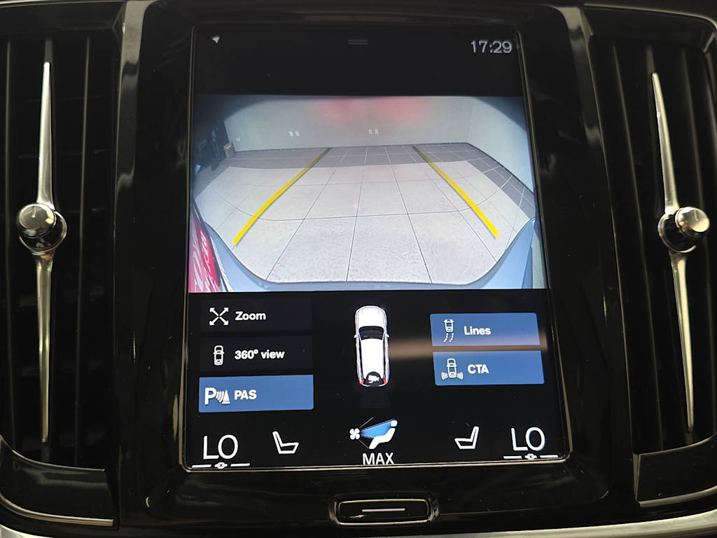 Thumbnail: 2020 Volvo V90 - 15
