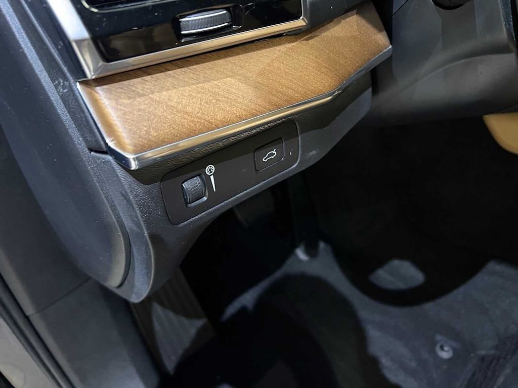 Thumbnail: 2017 Volvo XC90 - 21