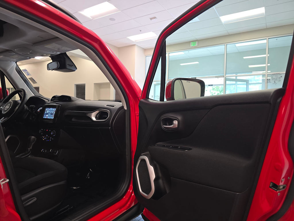 Thumbnail: 2018 Jeep Renegade - 31