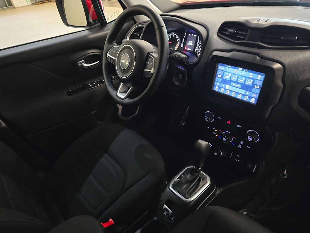 Thumbnail: 2018 Jeep Renegade - 32