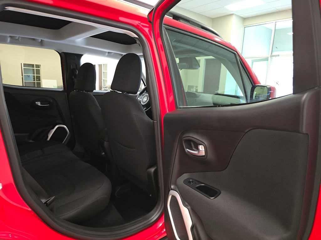 Thumbnail: 2018 Jeep Renegade - 30