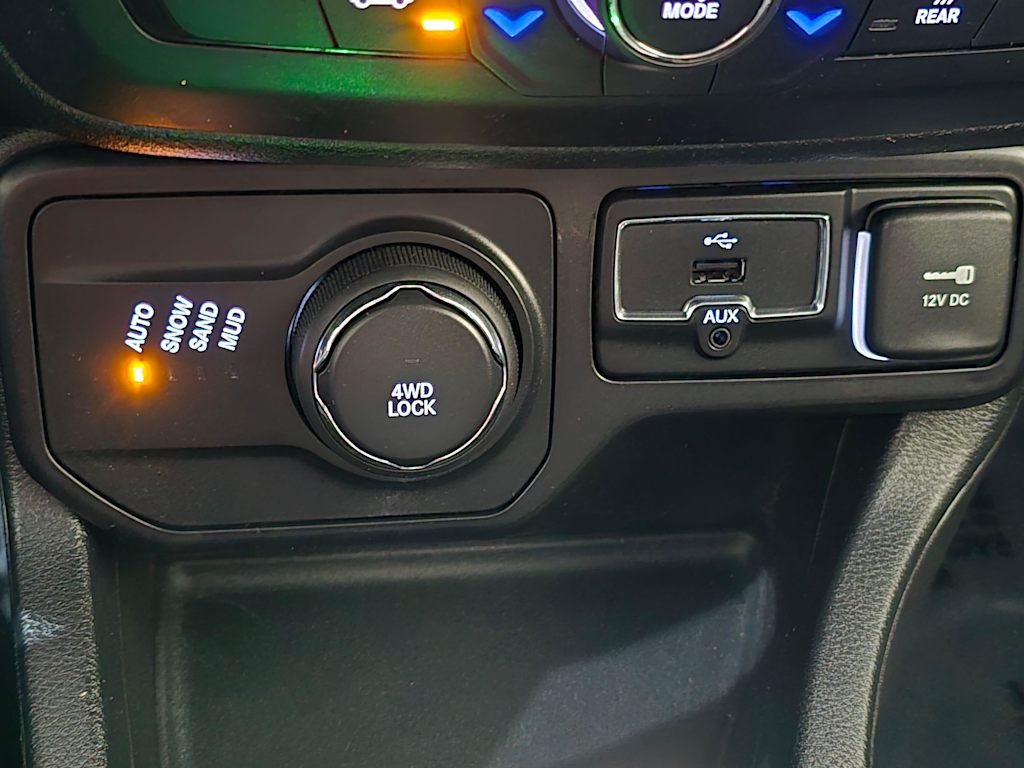 Thumbnail: 2018 Jeep Renegade - 23