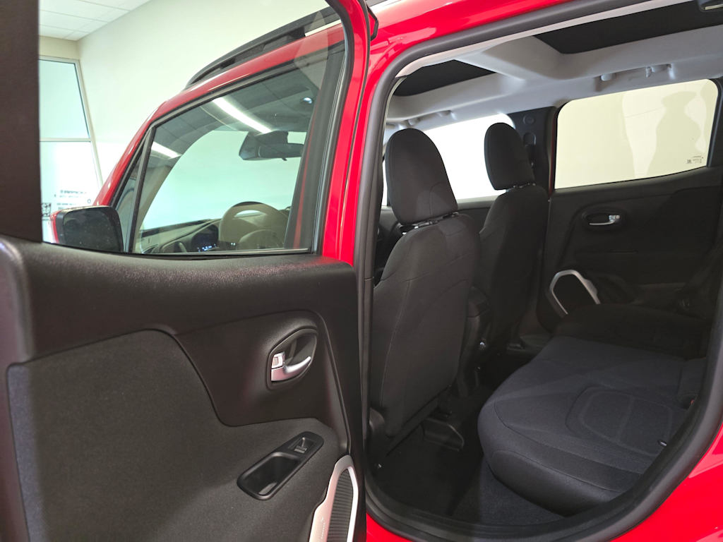 Thumbnail: 2018 Jeep Renegade - 28