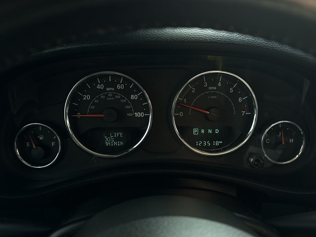 Thumbnail: 2015 Jeep Wrangler - 16