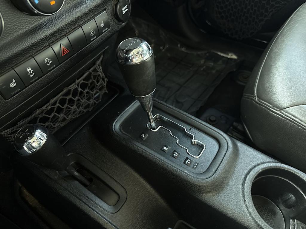 Thumbnail: 2015 Jeep Wrangler - 15