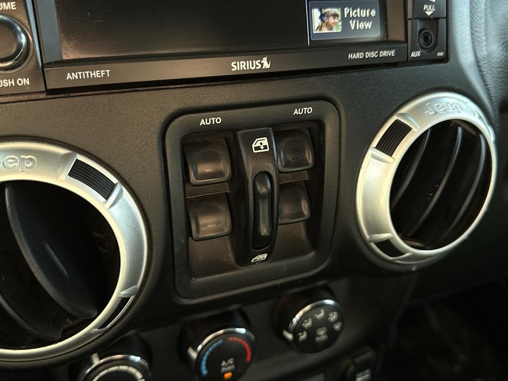 Thumbnail: 2015 Jeep Wrangler - 22
