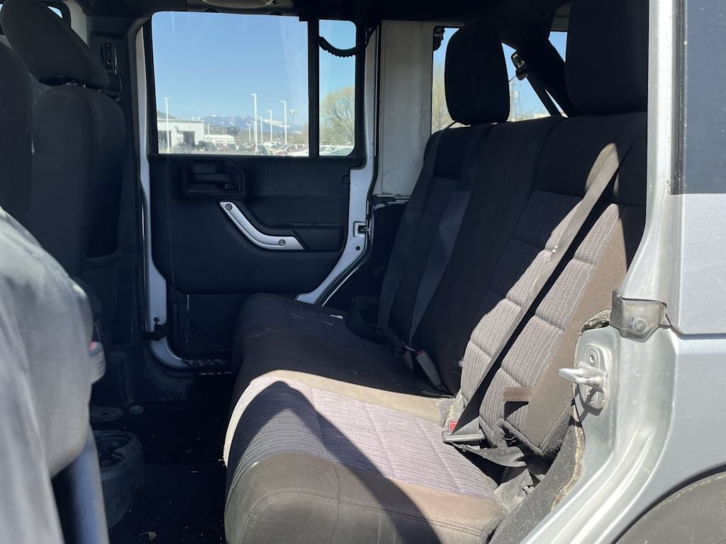 2012 Jeep Wrangler Unlimited Sahara 8