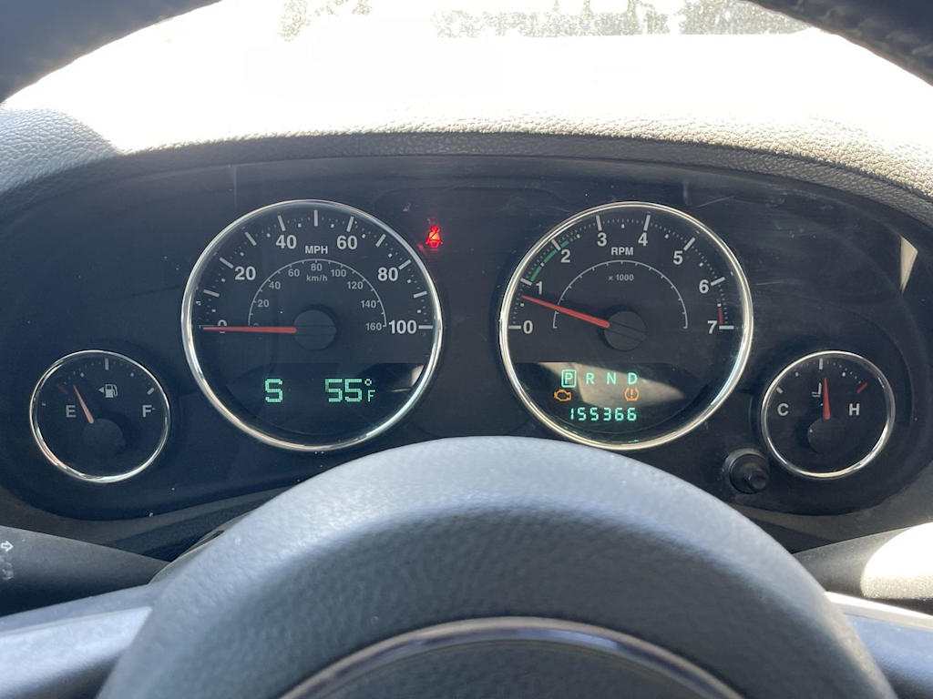 2012 Jeep Wrangler Unlimited Sahara 9