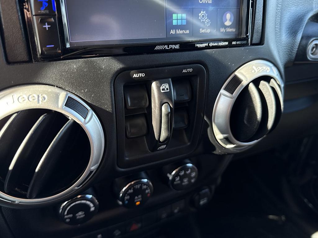 Thumbnail: 2018 Jeep Wrangler - 23