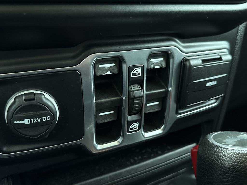 Thumbnail: 2022 Jeep Wrangler - 23