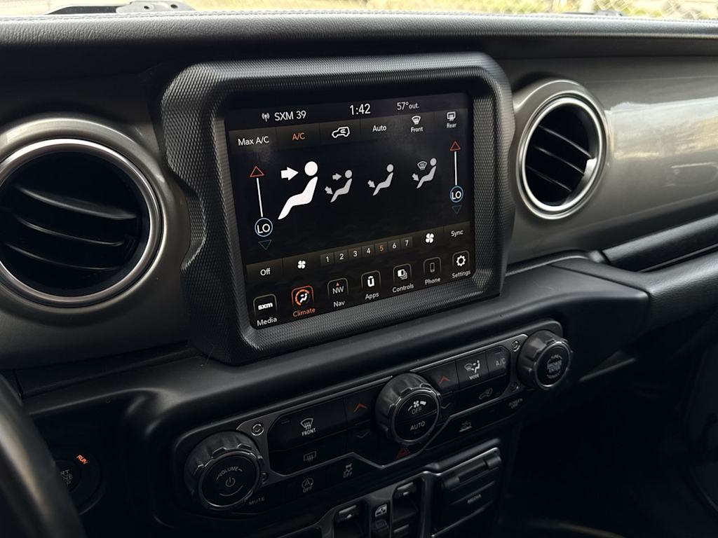 Thumbnail: 2022 Jeep Wrangler - 14