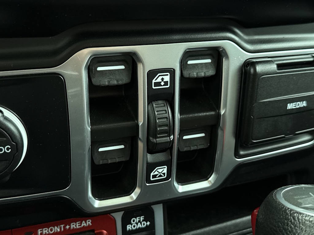 Thumbnail: 2023 Jeep Wrangler - 23