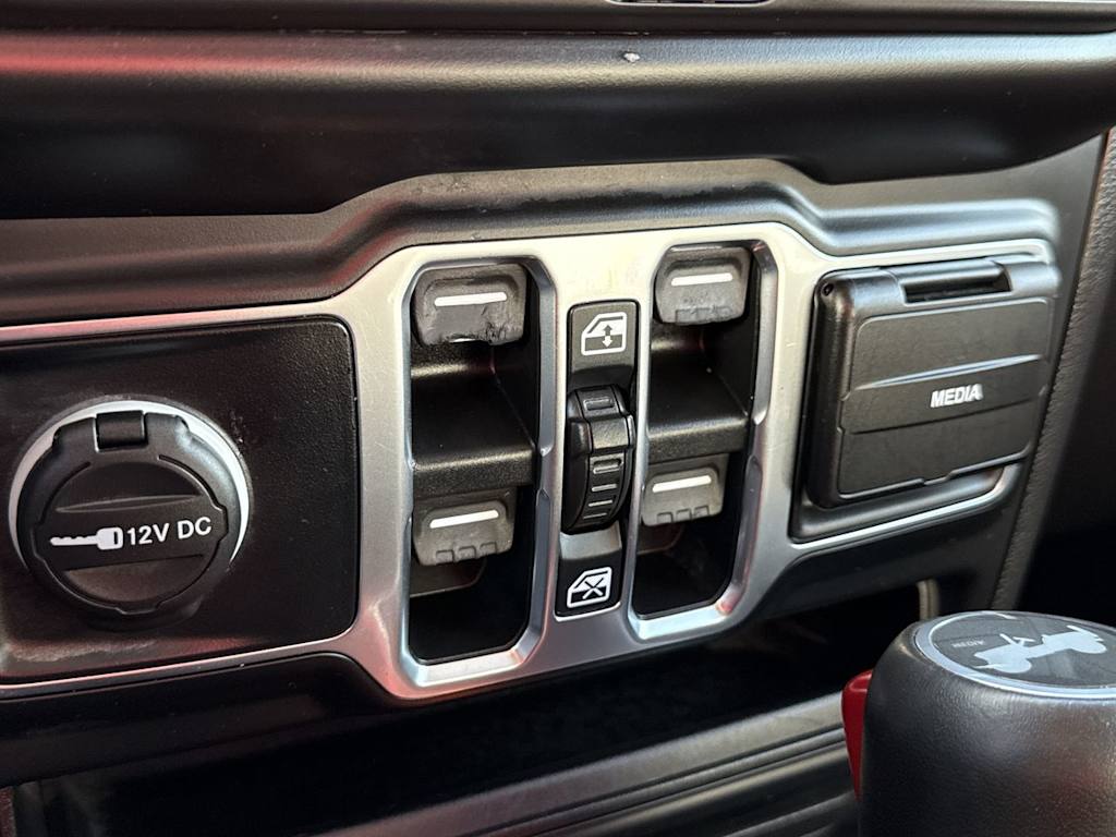 Thumbnail: 2021 Jeep Wrangler - 23