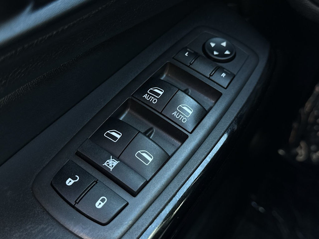 Thumbnail: 2021 Jeep Cherokee - 24