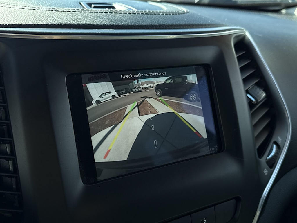 Thumbnail: 2021 Jeep Cherokee - 22