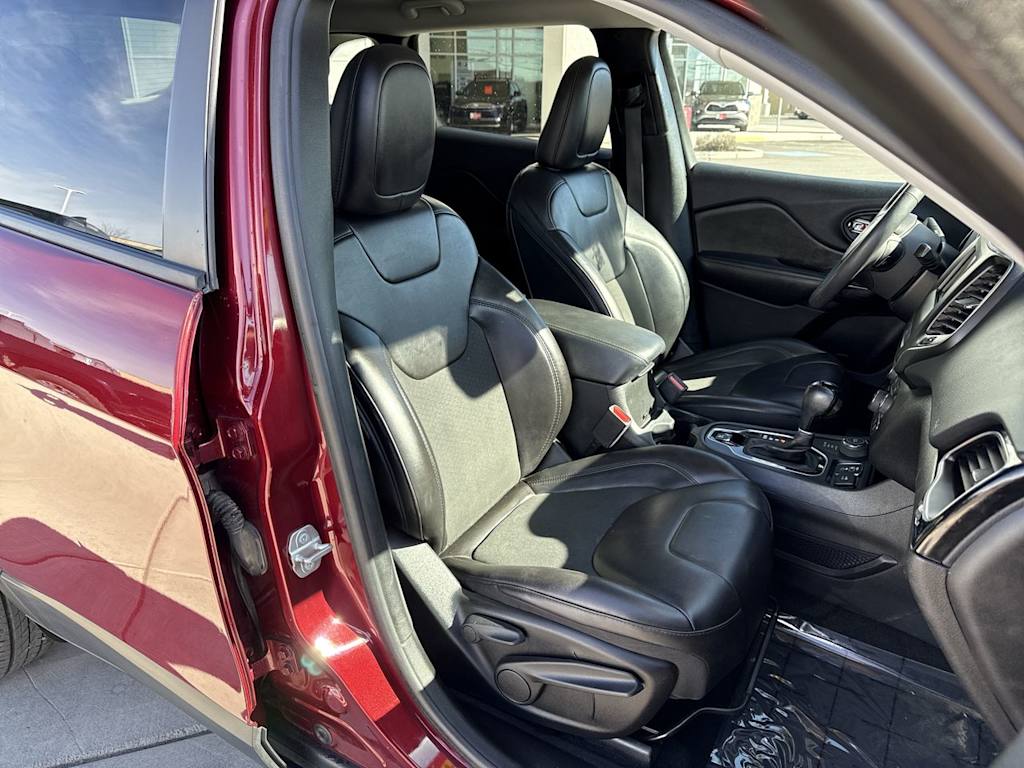 Thumbnail: 2021 Jeep Cherokee - 12