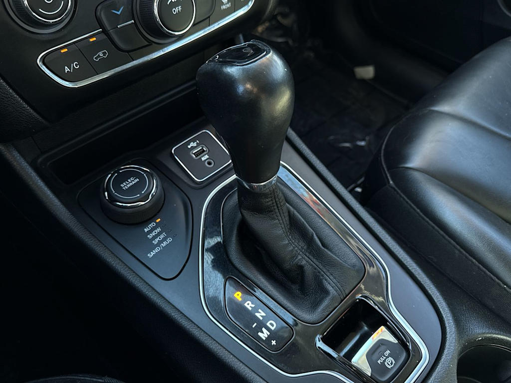 Thumbnail: 2021 Jeep Cherokee - 15