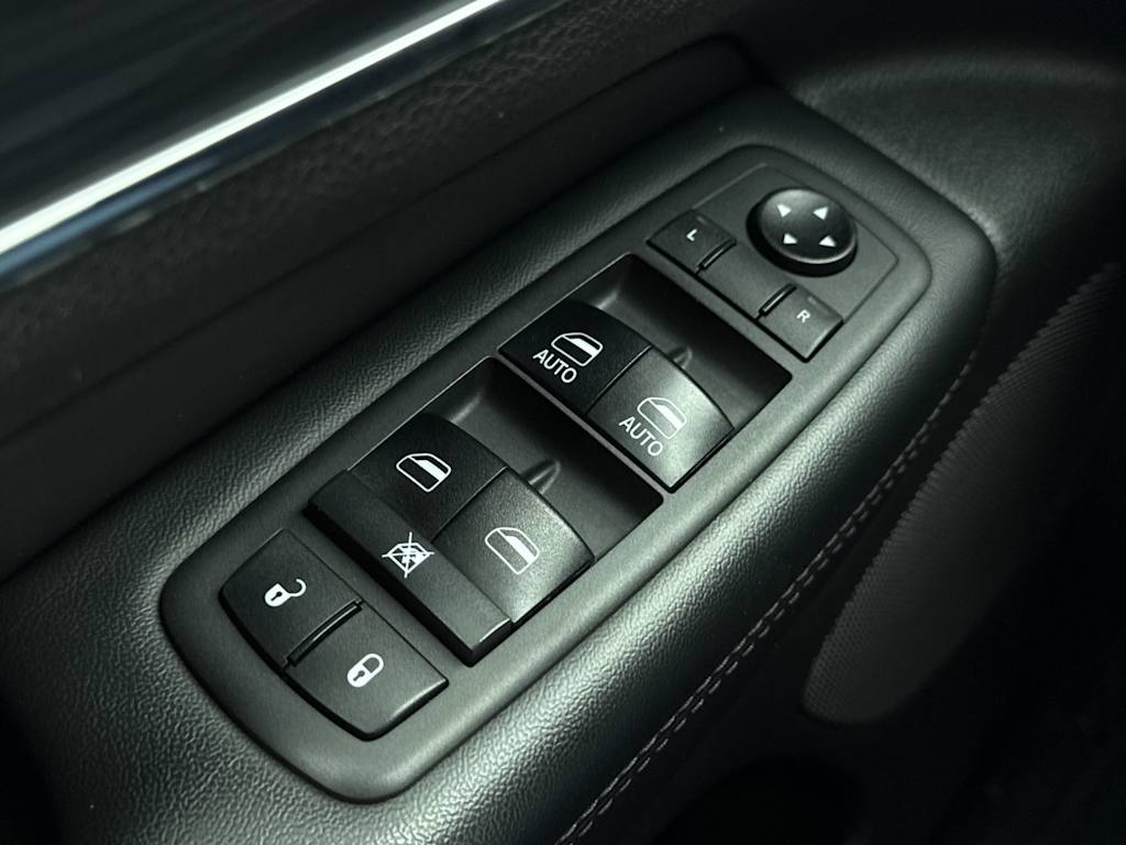 Thumbnail: 2019 Jeep Grand Cherokee - 24